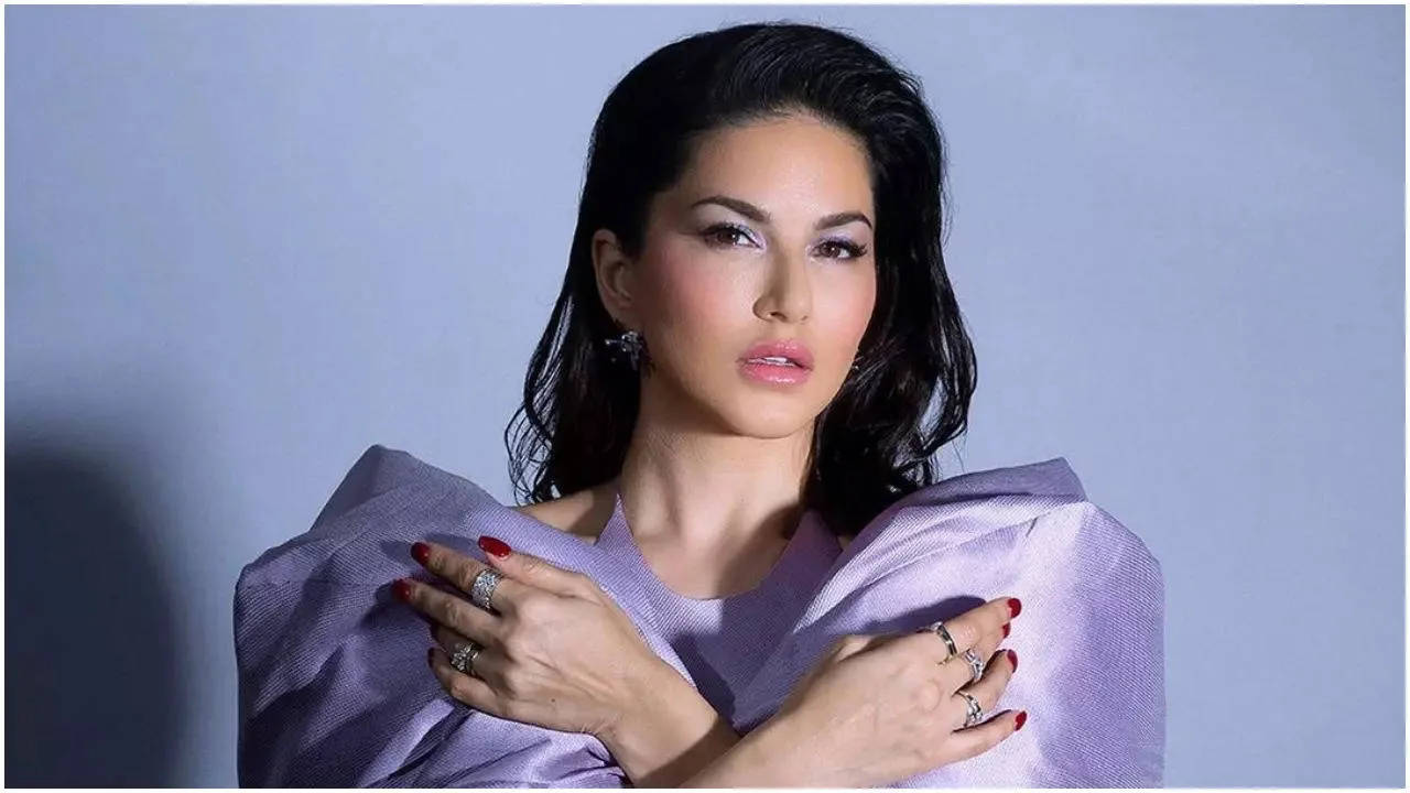 Sunny Leone reveals she keeps her children away from the glam world | Hindi  Movie News - Times of India