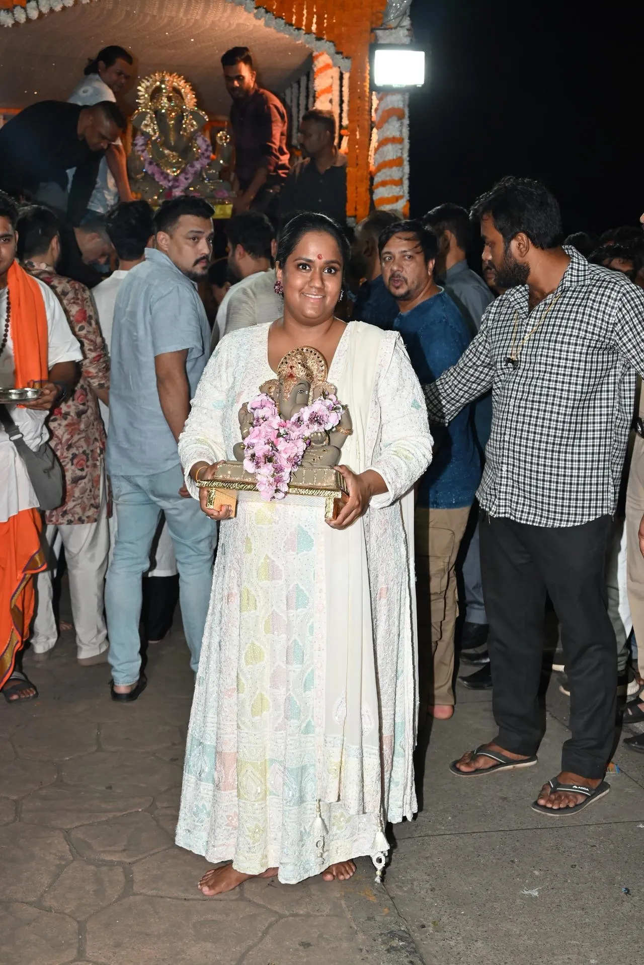 Himesh Reshammiya with wife Sonia Kapoor visits Siddhivinayak Temple