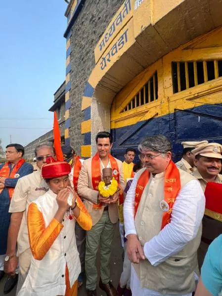 Actor Randeep Hooda joins the Savarkar Veer Yatra