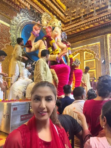 Jyoti’s Faith Shines at Lalbaug Cha Raja this Ganesh Chaturthi