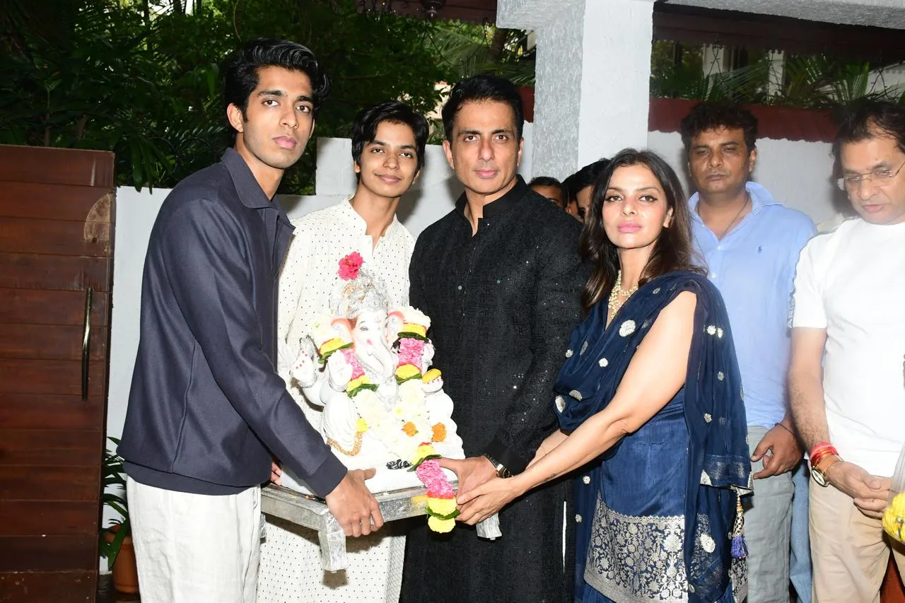 Ganesh Chaturthi 2024 Sonu Sood's EcoFriendly Visarjan at Home