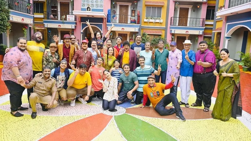 Munmum Dutta Drops Beautiful Pictures With Taarak Mehta Ka Ooltah Chashmah  Team As The Show Completes 15 Years | Television News | Zee News