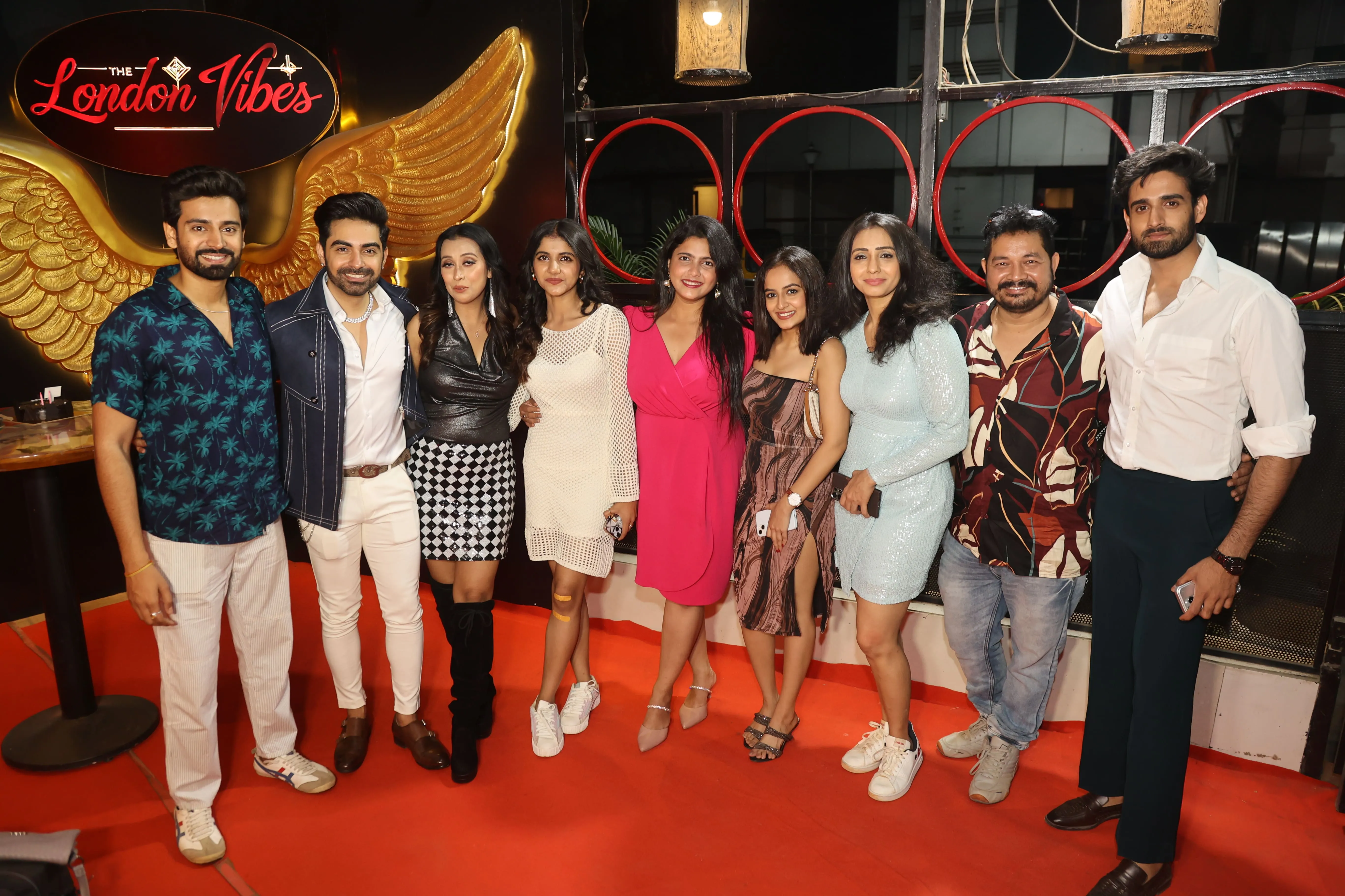 Pocket mein asmaan cast