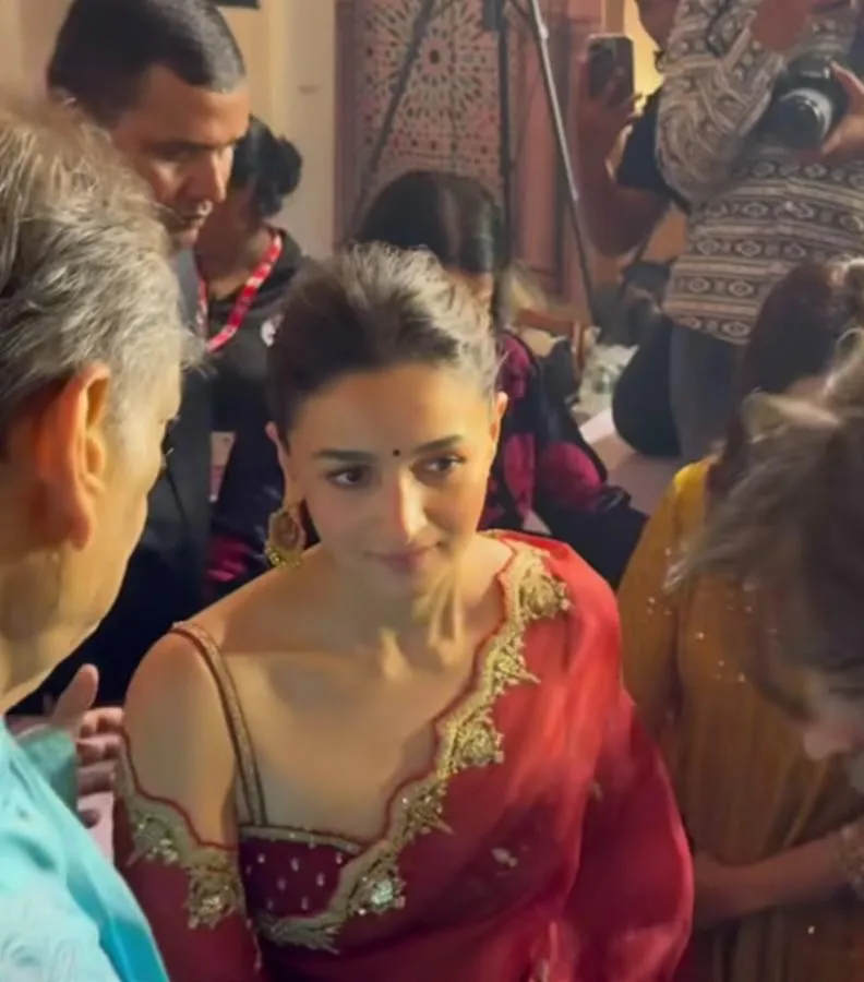 Durga Pujo-2024--Alia Bhatt-Kapoor