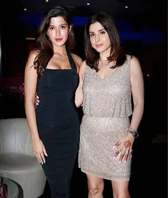 Maheep and Shanaya Kapoor