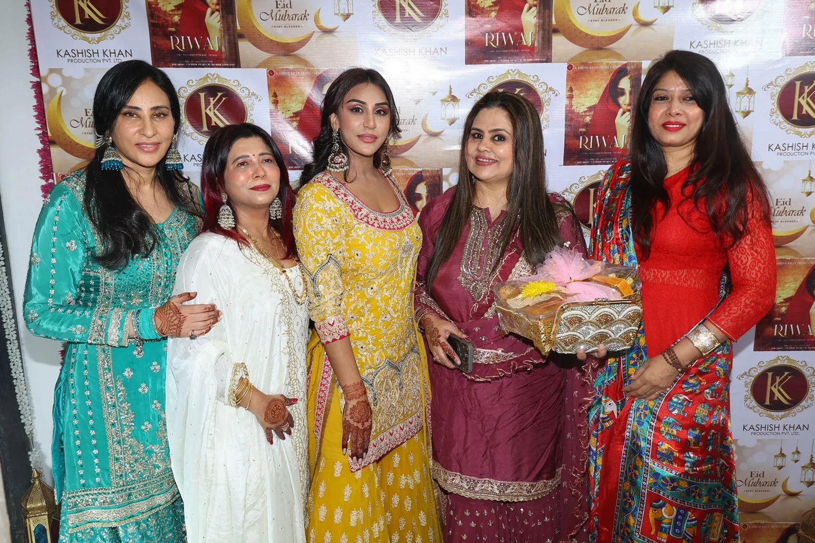 Kashish Khan, Taru ,Reshma khan,Myraa Sareen Khan 