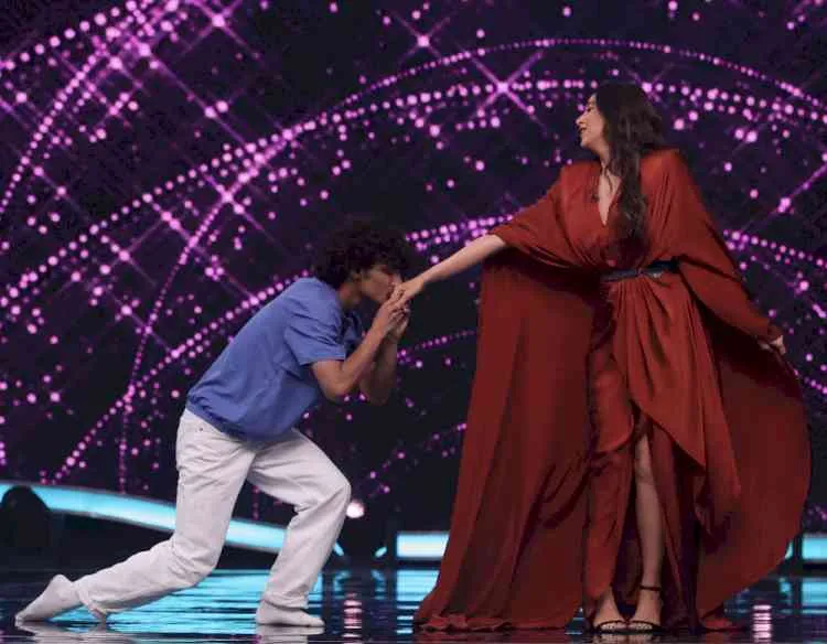 Jaipur's Yash Garg proves he's the biggest fan of Karisma Kapoor; shares  the stage with her on 'India's Best Dancer – Season 4'