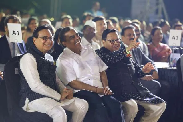 Editor in Chief Rajendra Darda, Business Tycon Mukesh Ambani and Chairman Vijay Darda