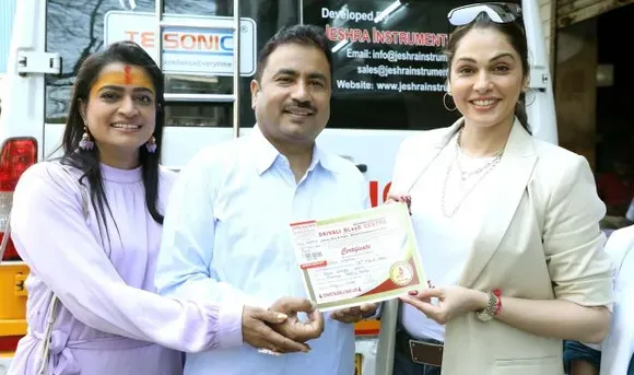 Ekta Jain,Dr Santosh pandey & Isha koppikar