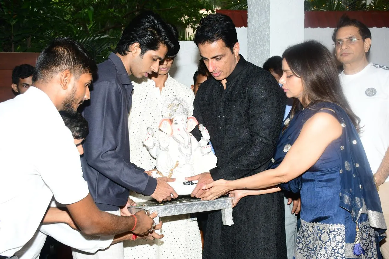 Ganesh Chaturthi 2024 Sonu Sood's EcoFriendly Visarjan at Home