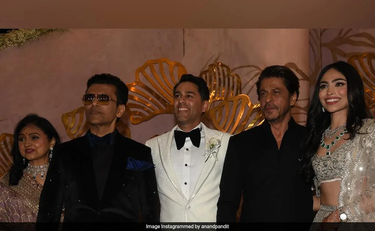 How Shah Rukh Khan Lit Up Anand Pandit's Daughter Aishwarya's Reception