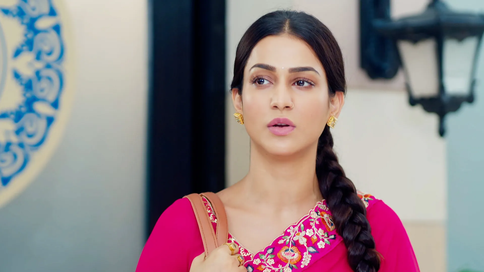 Watch Badall Pe Paon Hai Episode no. 26 TV Series Online - Baani's First  Day At Work - Sony LIV