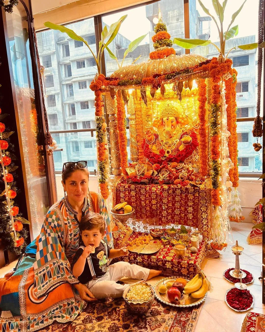 Kareena kapoor Karisma kapoor celebrate Ganesh Chaturthi with son jeh | Kareena-Karisma celebrated Ganesh Chaturthi with Jeh Baba, shared pictures with Ganpati Bappe