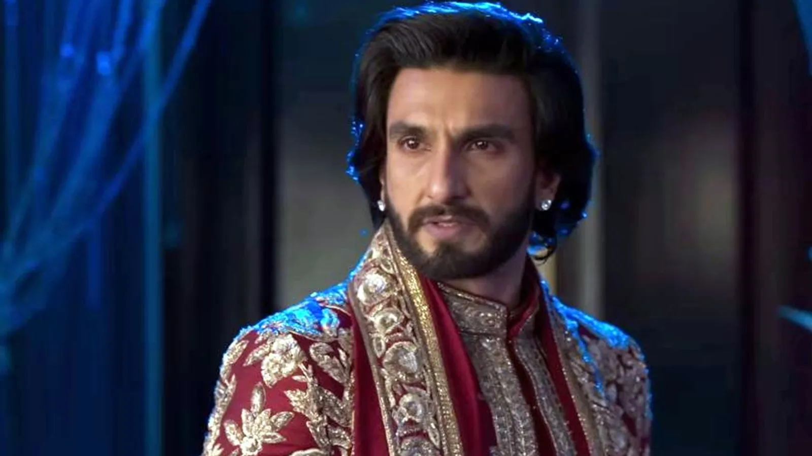 Ranveer Singh would sit in a corner and cry after an emotional scene on  Ram-Leela set,' recalls Gulshan Devaiah | Bollywood News - The Indian  Express