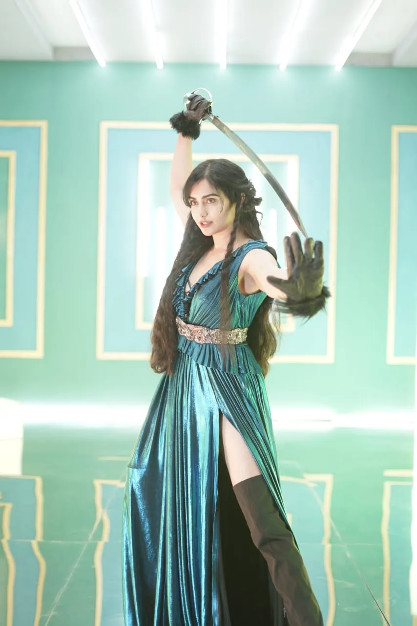  Adah Sharma 