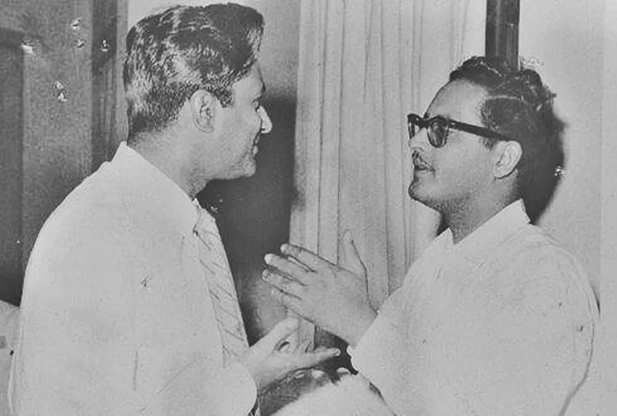 Interesting Laundryman Story Behind Guru Dutt And Dev Anand Amazing  Friendship - Entertainment News: Amar Ujala - किस्सा:एक ही धोबी के यहां  धुलते थे गुरु दत्त और देव आनंद के कपड़े, जानिए