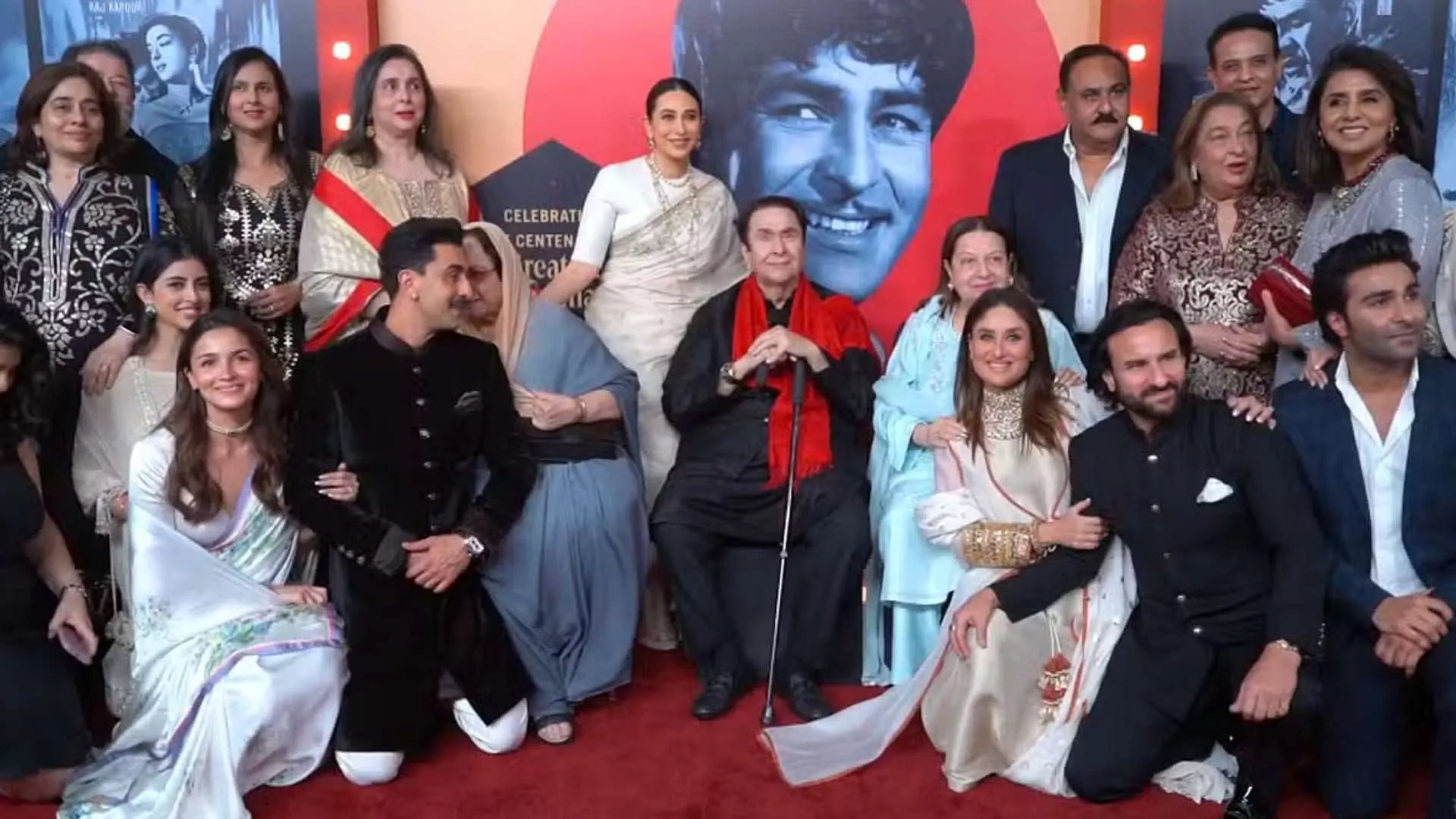 Raj Kapoor 100th Birthday Ranbir Alia Kareena Karisma Family Unites For  Showman Grand Celebration In Mumbai - Amar Ujala Hindi News Live - 100 Years  Of Raj Kapoor Live:शोमैन को ट्रिब्यूट देने