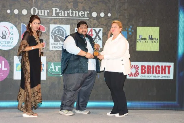 Parul Cahwla receiving Dr. Babasaheb Ambedkar Award