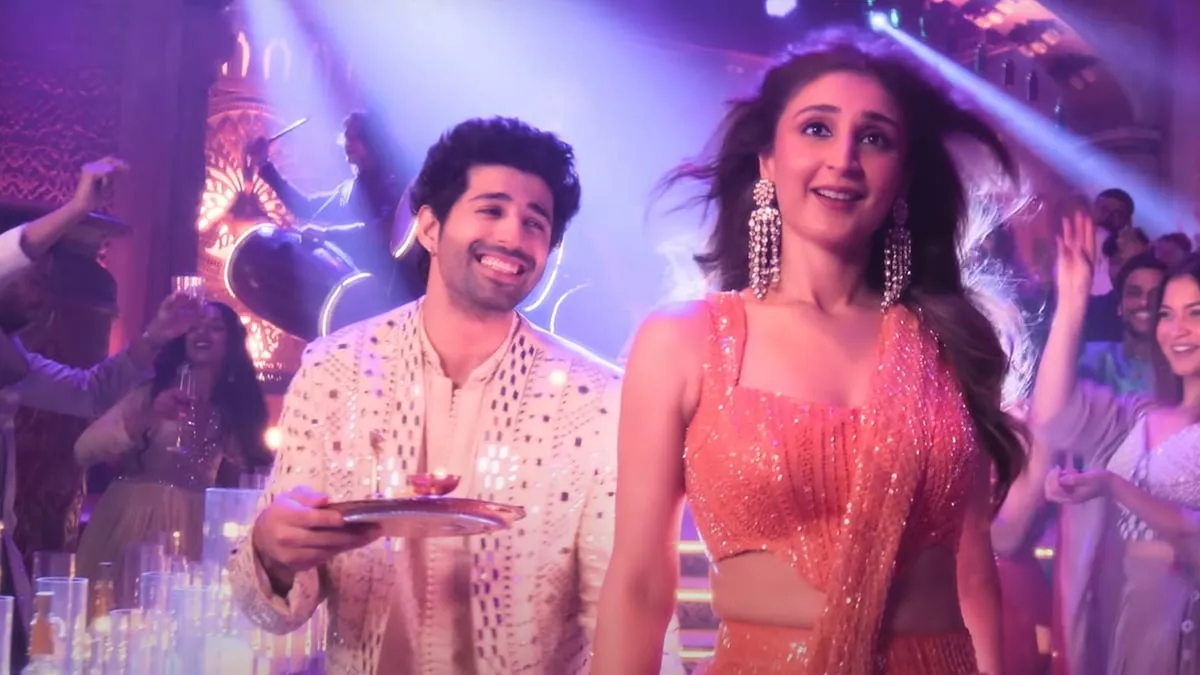 Aashim Gulati and Dhvani Bhanushali in the song