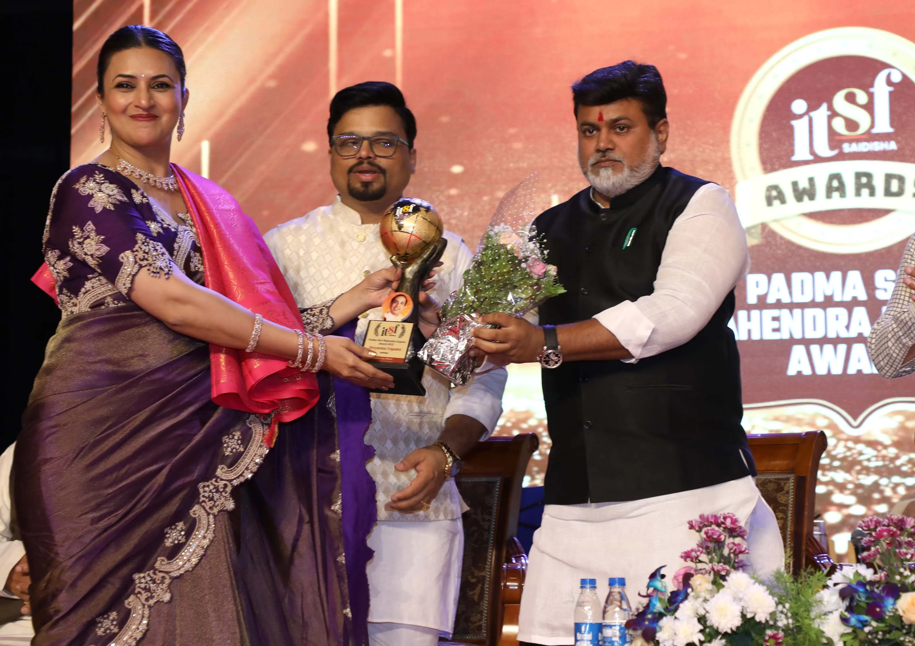 Divyanka Tripathi,Dattatraya Mane & Uday Samant
