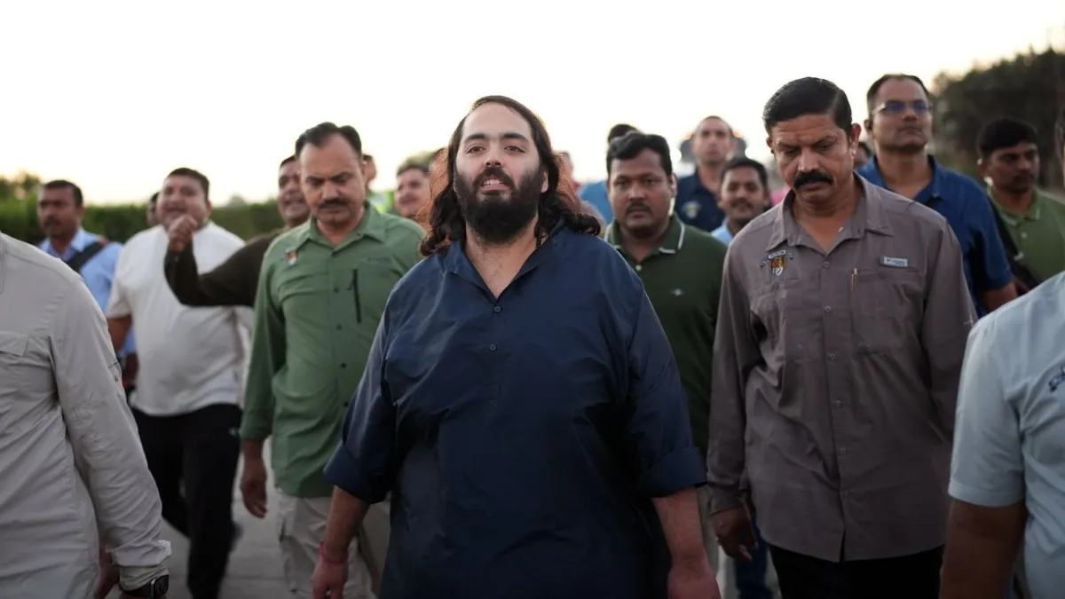 Anant Ambani walks the talk, undertakes 170-km padyatra from Jamnagar to  Dwaraka - Anant Ambani walks the talk, undertakes 170 km padyatra from  Jamnagar to Dwaraka BusinessToday