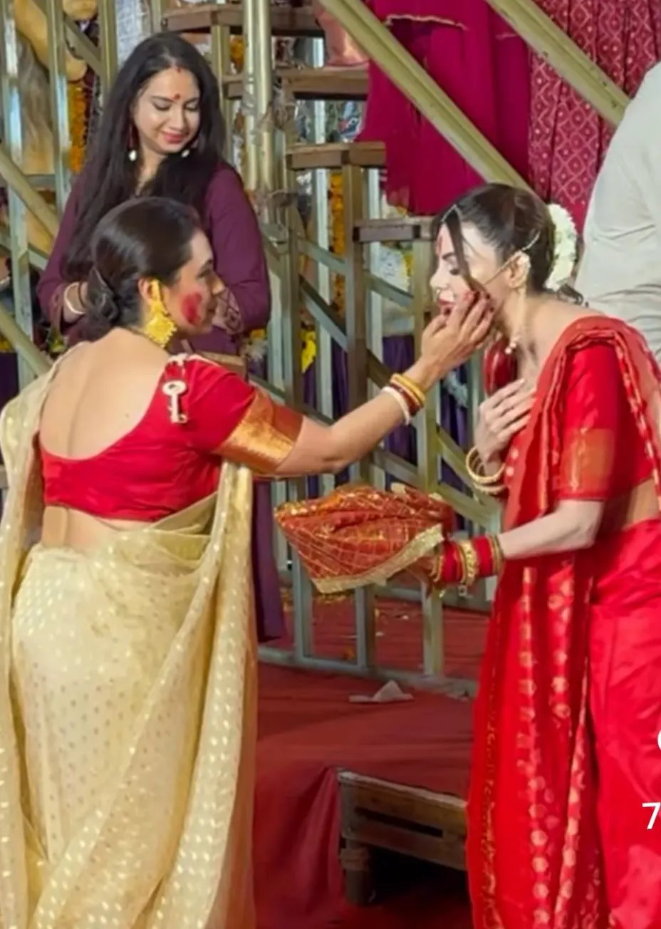 Durga-Pujo-2024-Rani-Mukherjee-Chopra--with-Sherlyn-Chopa