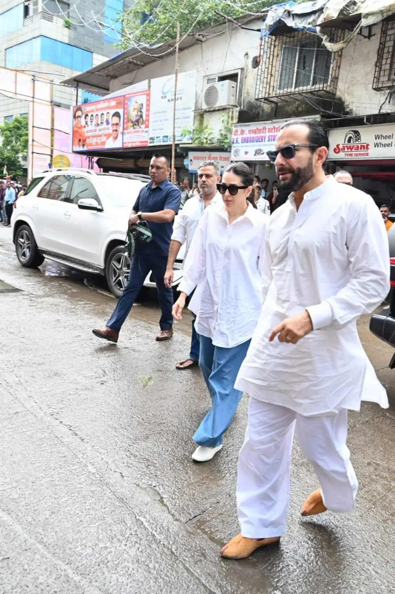 Saif Ali Khan and Karisma Kapoor arrived together for the funeral