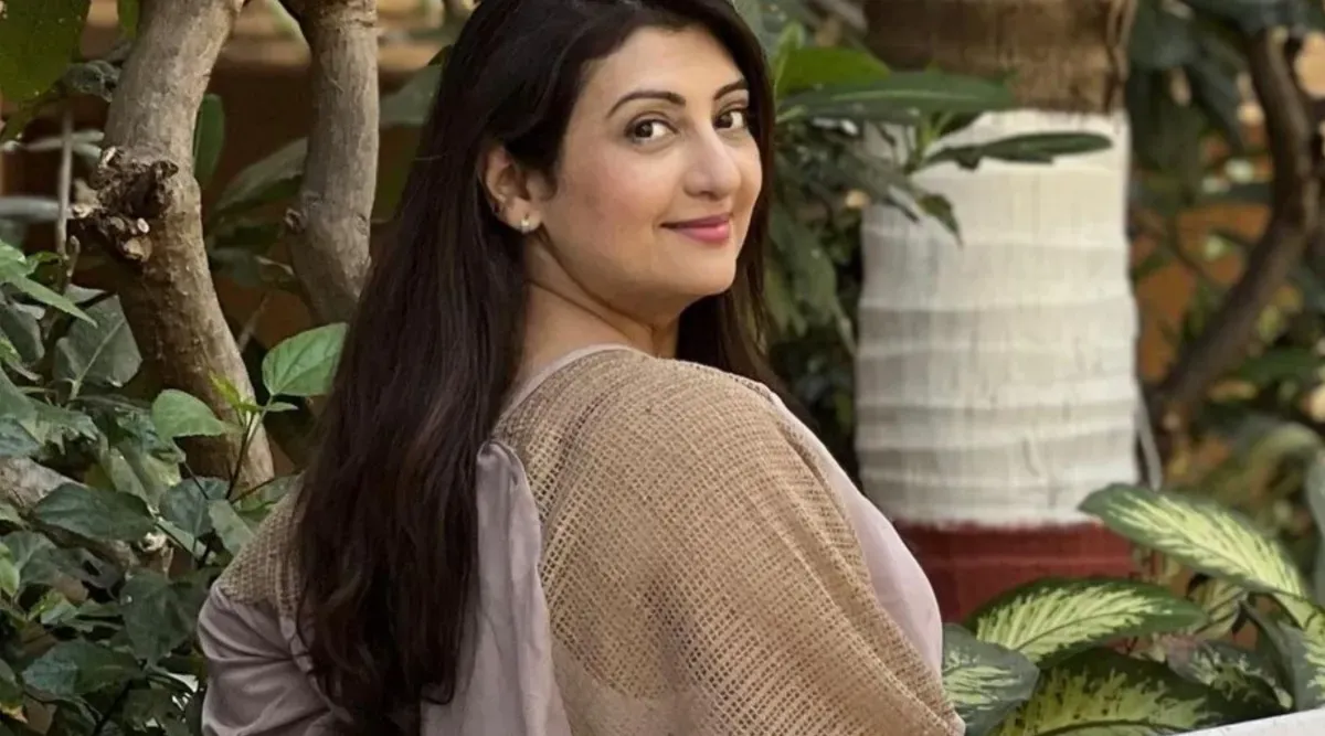 Juhi Parmar on making digital debut with Yeh Meri Family: 'Conscious  decision to not do anything I can't watch with my daughter' | Web-series  News - The Indian Express