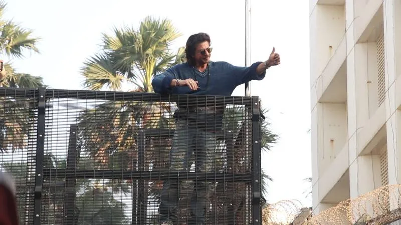 Shahrukh at his bungalow Mannat