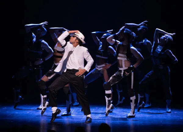 MJ' Review: Michael Jackson Musical Won't Look in the Mirror - The New York  Times
