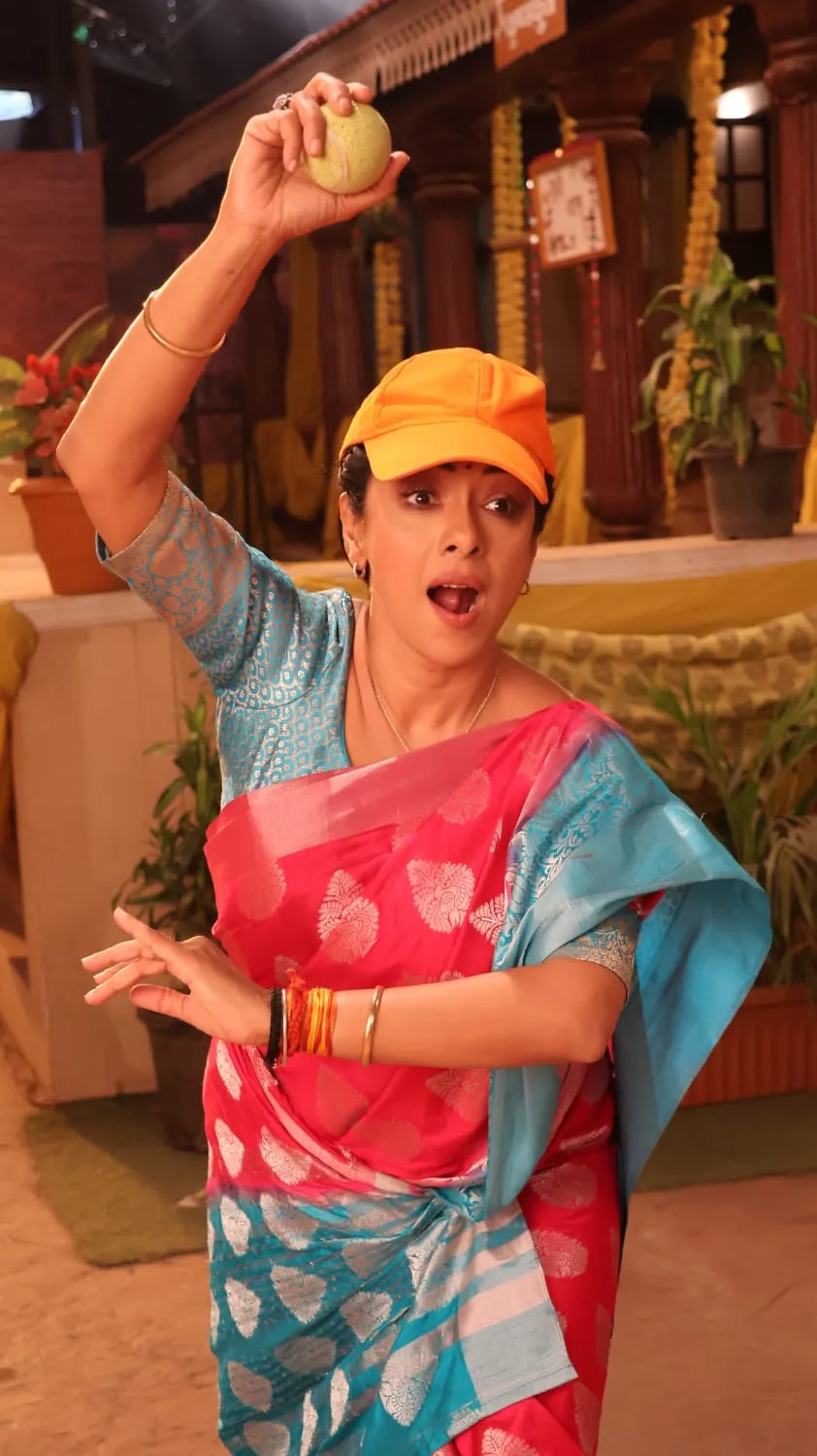 Rupali Ganguly Plays Cricket in Saree, Wins Hearts!