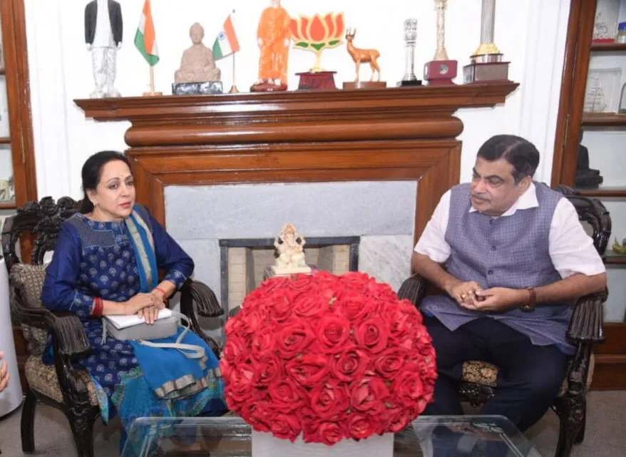 Hema Malini on X: "Met Nitin Gadkari ji with my requests for Mathura vikas.  Always sympathetic to improving Mathura - in fact, he had gone out of his  way to attend to