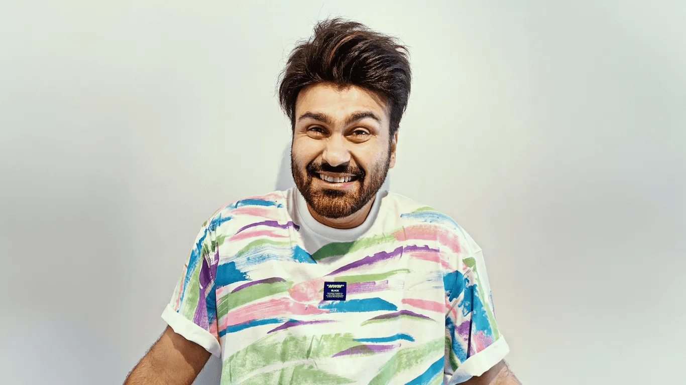 I Want To Keep Going On Stage': Aarya Babbar On His Solo Hour 'Seasonal  Actor' & Rediscovering Himself Through Standup Comedy - DeadAnt
