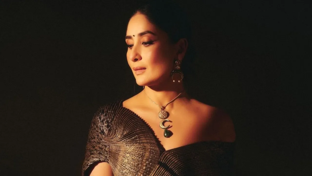 Kareena Kapoor Attends KKK Film Festival As She Celebrates 25 Years In  Hindi Film Industry, Poses In Golden Fit. WATCH | Times Now
