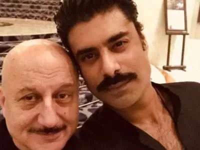 Sikandar enjoys making videos with dad Anupam Kher | Hindi Movie News -  Times of India