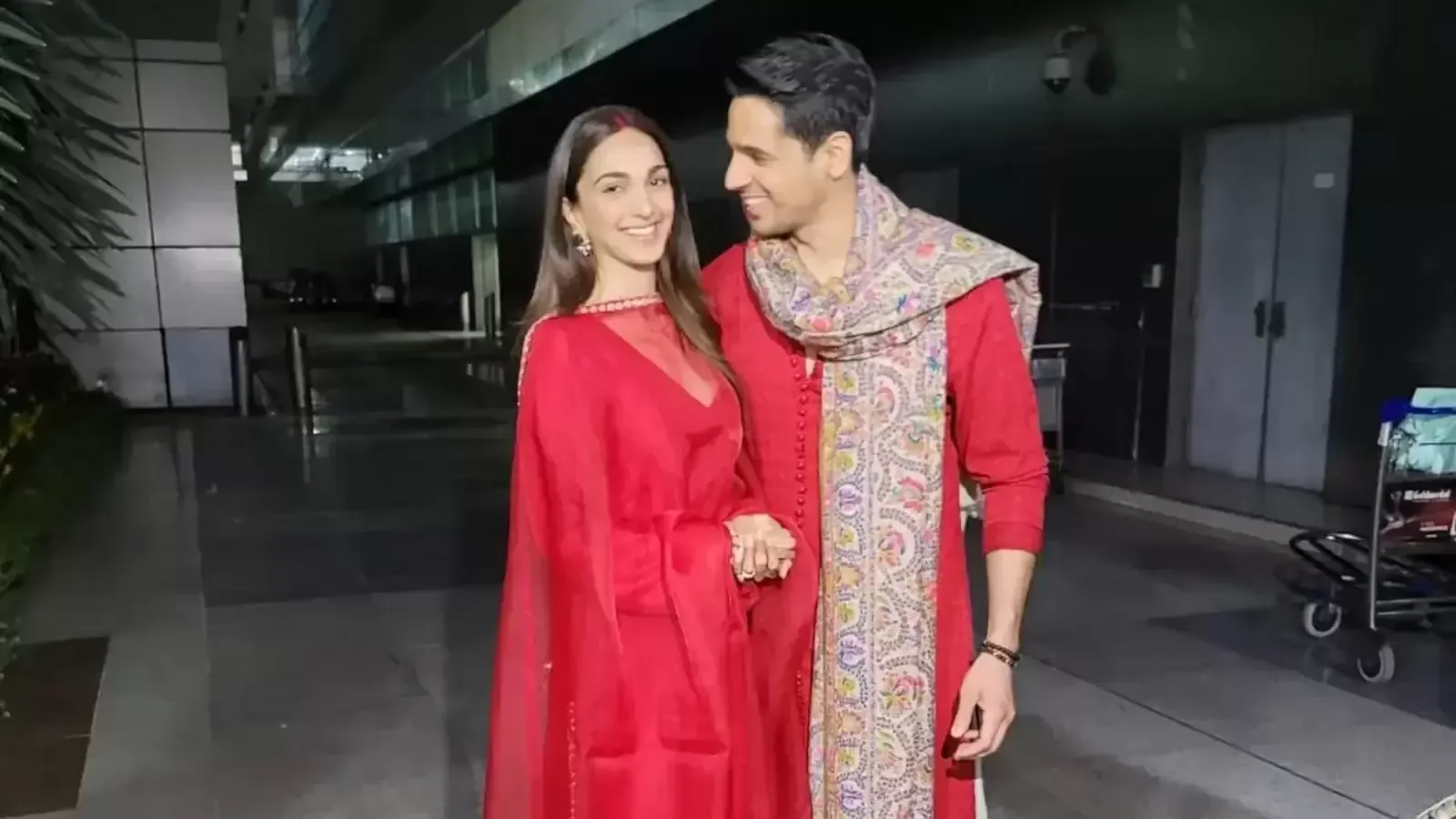 Sidharth Malhotra-Kiara Advani twin in red, walk out of airport holding hands | Bollywood - Hindustan Times