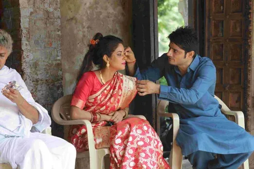 MEERA CHOPRA AND DIRECTOR SANDEEP SINGH ON SET OF  FILM-SAFED (2)