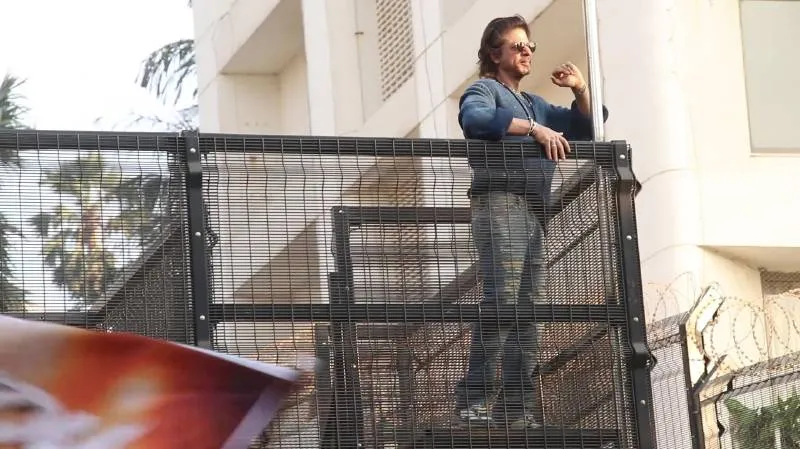 Shahrukh at his bungalow Mannat