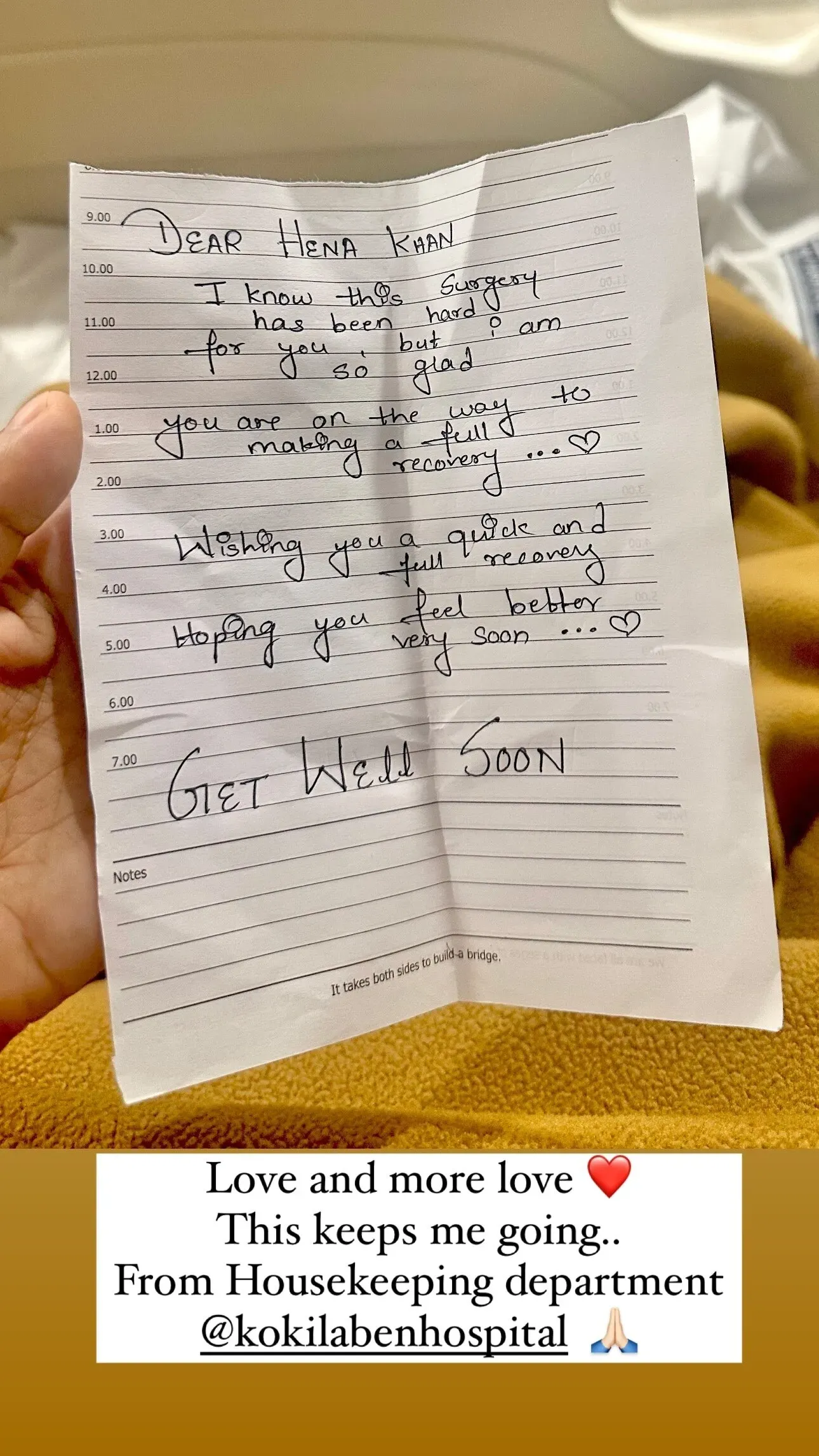The hospital staff wrote an emotional note for Hina Khan