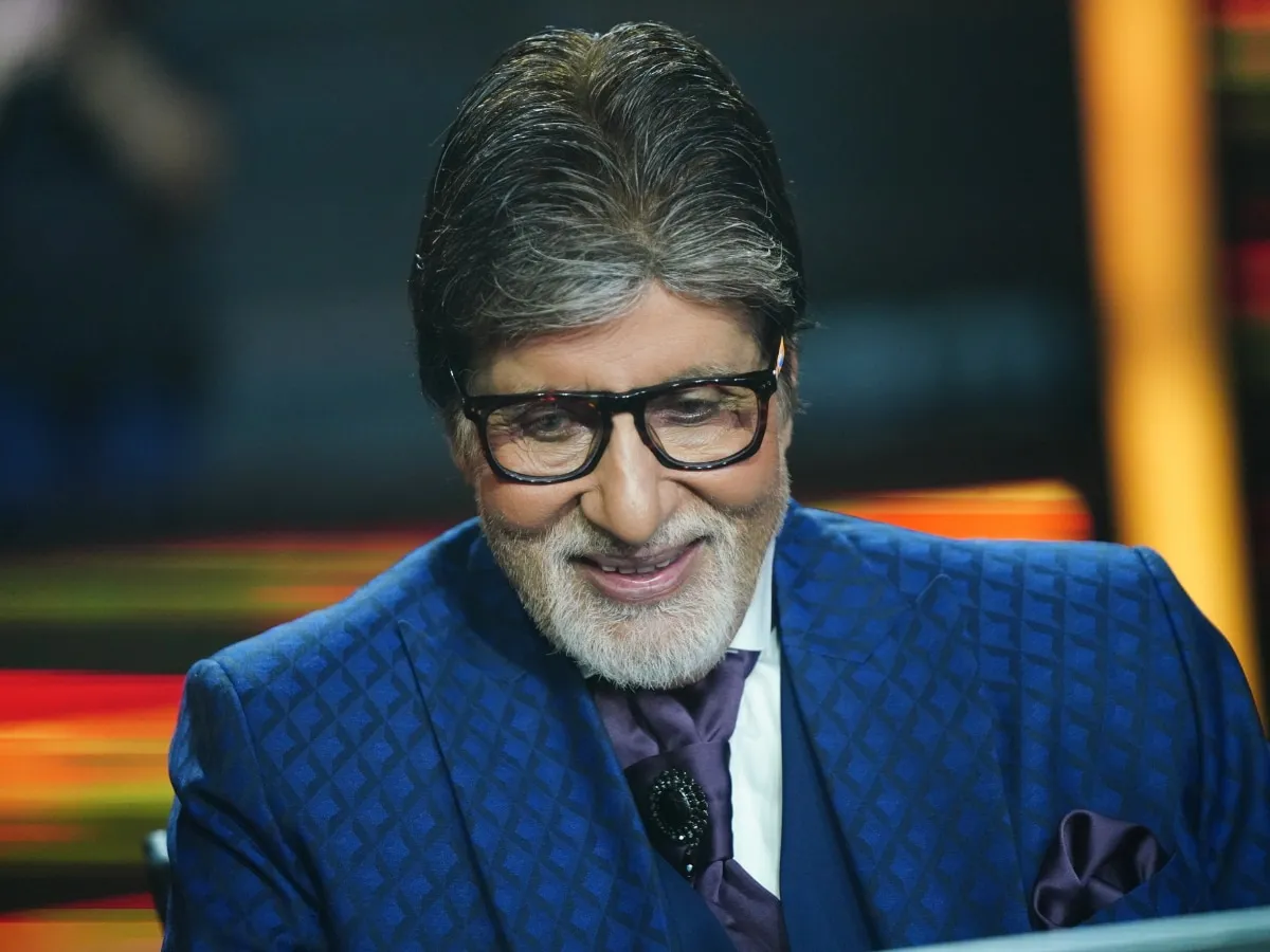 Amitabh Bachchan Gets Emotional, Folds His Hands in First Episode of KBC 16:  'I Can't Come...' - News18