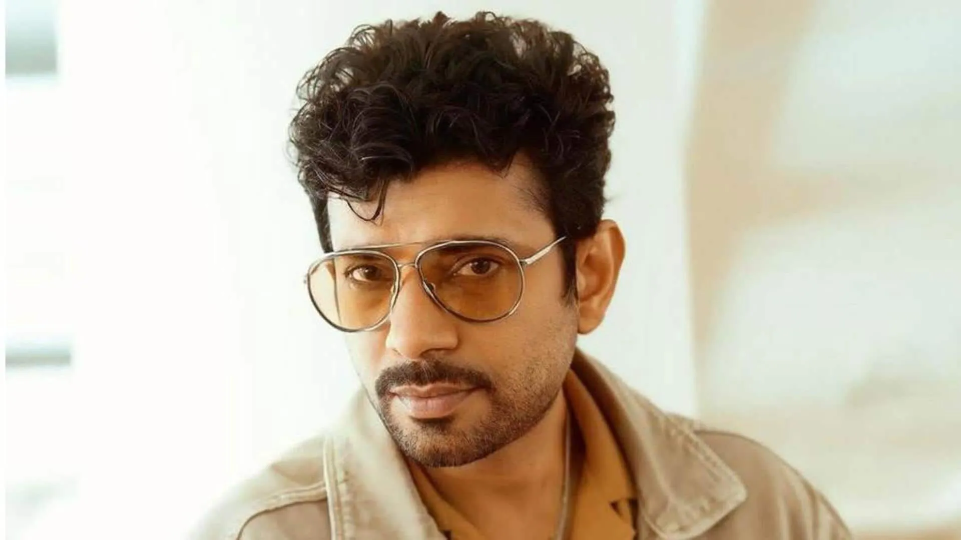 Viineet Kumar Siingh Shines in Superboys of Malegaon
