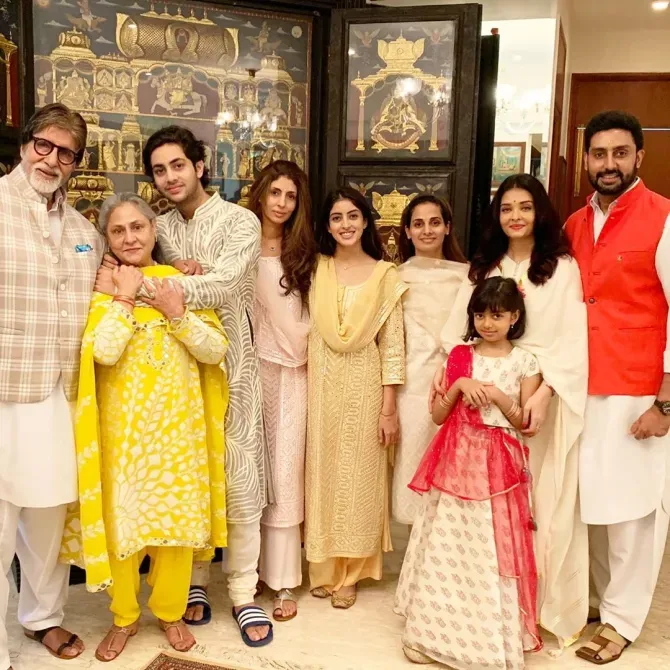 Bachchan Family's Unseen Picture Where Abhishek Looked Like Jaya 'Ji' and  Shweta Looked Like Big B