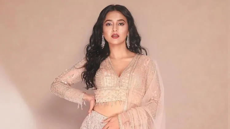 Tejasswi Prakash Birthday: विवादों की वजह से बंद हुआ था तेजस्वी प्रकाश का  शो, इंजीनियरिंग के बाद आ गईं एक्टिंग में - Tejasswi Prakash Birthday:  lesser known facts about naagin 6 ...