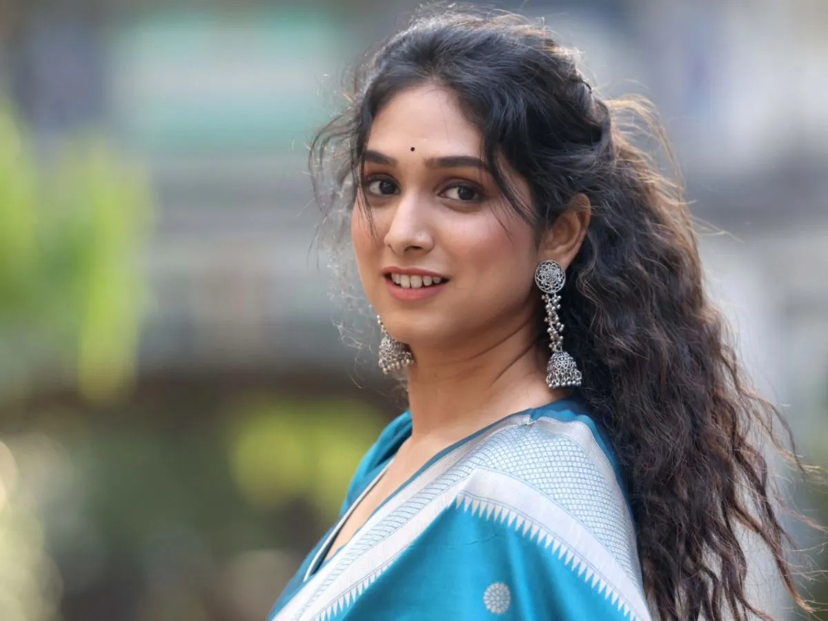 प्रियदर्शिनी इंदलकरांच्या 'रुखवताची' पहिली झलक | Priyadarshini Indalkar and  Santosh Juvekar s Rukhwat s motion poster viral
