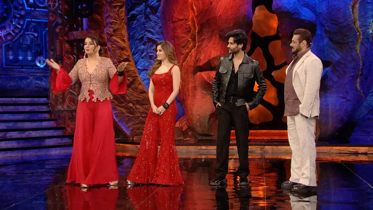 On Bigg Boss 18, Salman Khan Recalls Raveena Tandon Fighting With Him On  Set: 'Main Wahi Ka Wahi Hoon…' - Entertainment