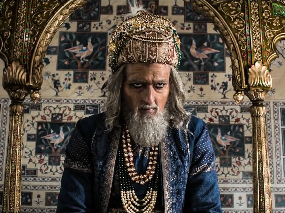 Akshaye Khanna unrecognisable as Aurangzeb leaves fans confused in Vicky  Kaushal's Chhaava teaser
