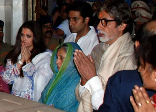 The Bachchans visit Siddhivinayak temple
