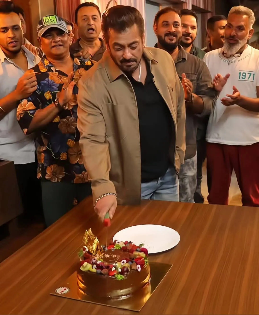 Pics: Inside Salman Khan's 59th birthday celebration with family |  Filmfare.com