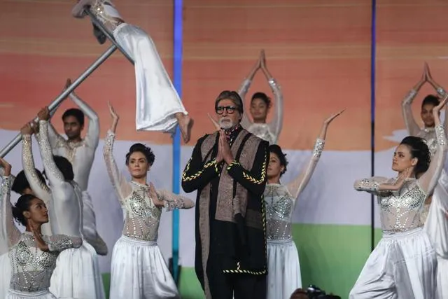 Amitabh Bachchan pays tribute to Mumbai attack heroes, leaves Aishwarya Rai  and Abhishek Bachchan moved. See pics | Bollywood - Hindustan Times