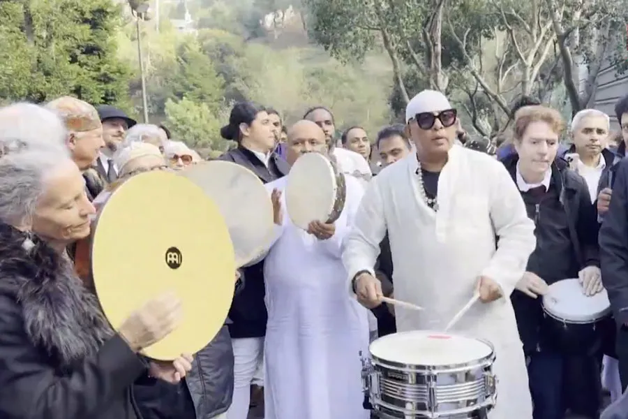 Zakir Hussain | Tabla maestro Zakir Hussain laid to rest in San Francisco -  Telegraph India